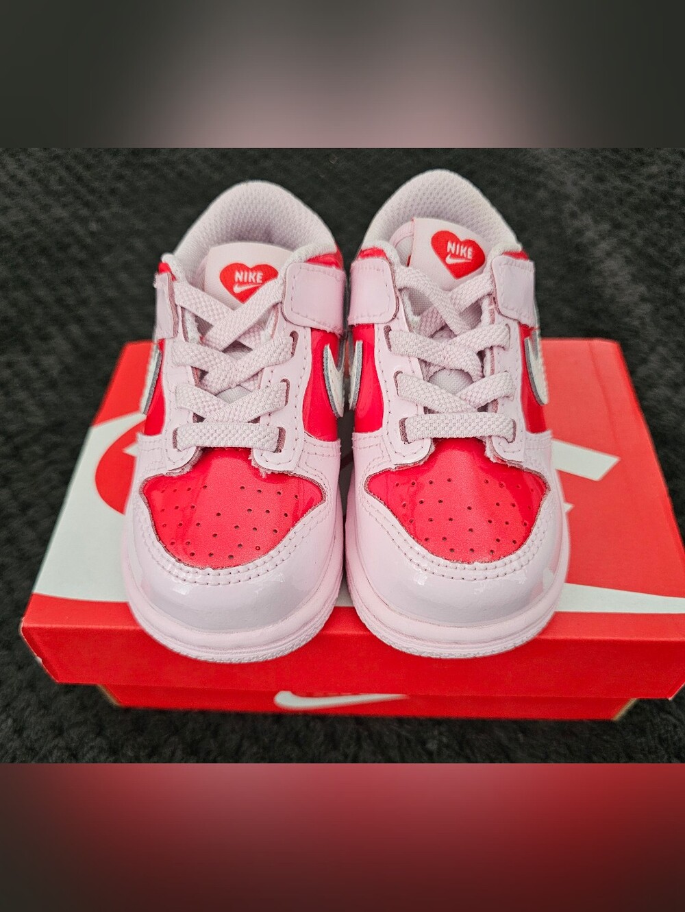 Nike Toddler Low-Top Sneakers in Pink and Red Heart Logo